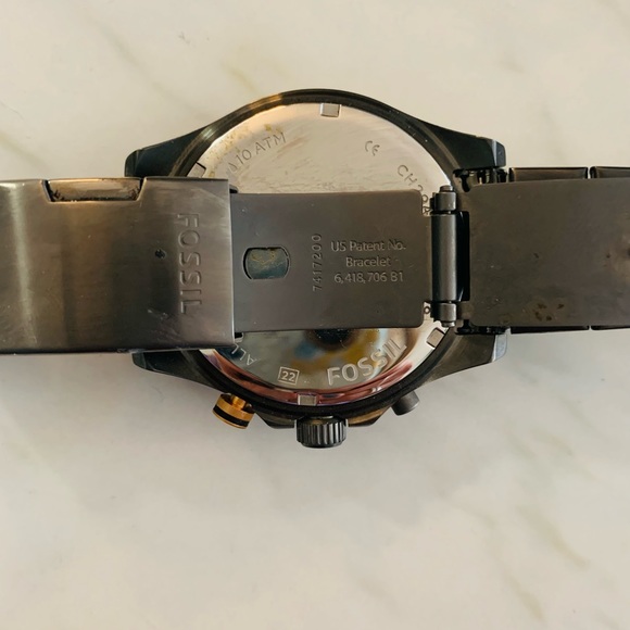 NWOT Fossil Men’s Gray Silver Watch - Picture 3 of 4